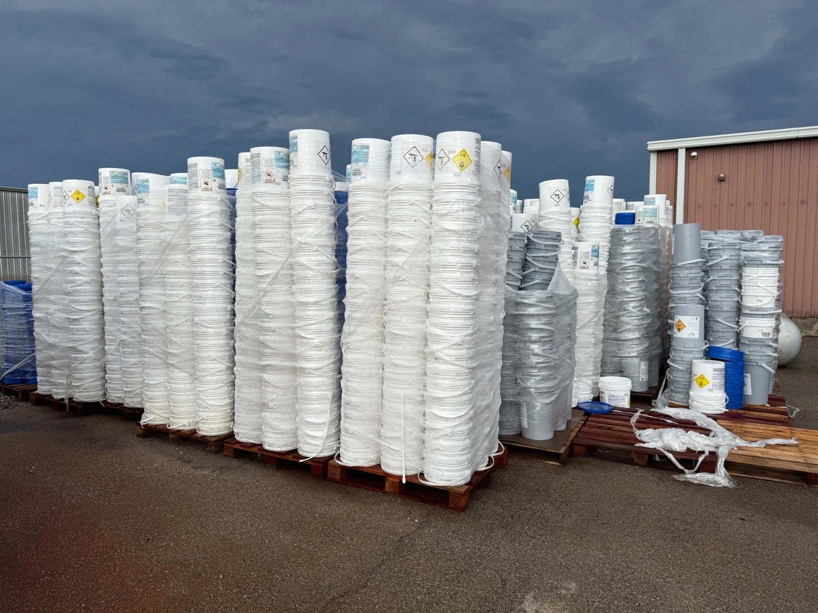 used 5 gallon buckets wholesale stacked on pallets in the yard